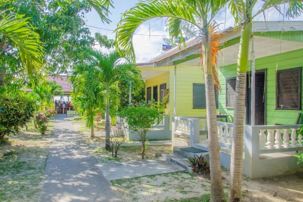 Hotel Roots Bamboo Beach Resort (Whitehall)